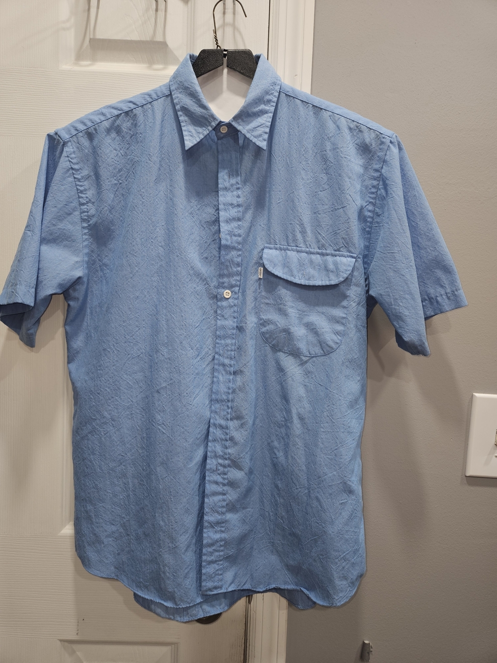 Levi's Light Blue Short-Sleeve Button-Down Shirt with Flap Chest Pocket